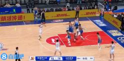 連續(xù)吃癟！克里斯先是籃下被李炎哲大帽&又被李炎哲生斷